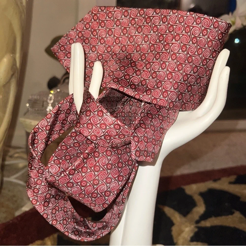Christian Dior Men’s 100% Silk Red Gray Cream Floral Swirl Tie Made in the USA